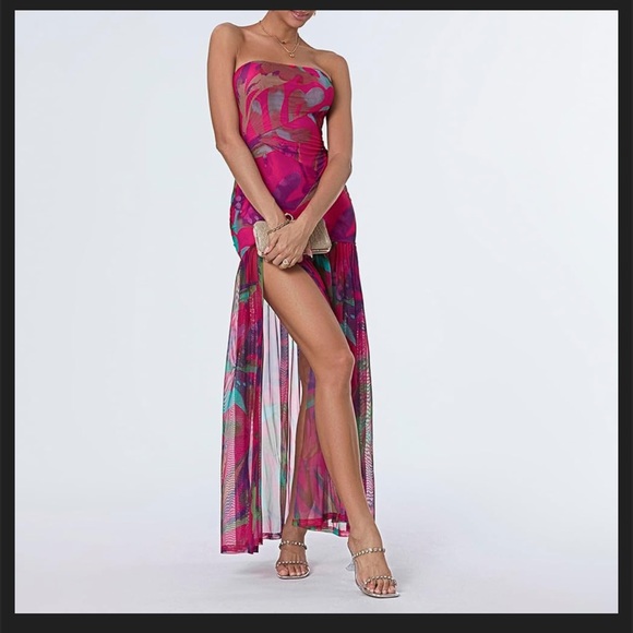 Elegant Strapless Floral Dress - Picture 3 of 11